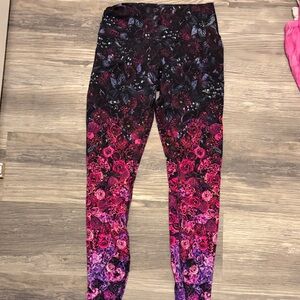 Like new Lululemon Athletica women’s Black and Pink Floral Leggings. Size 8
